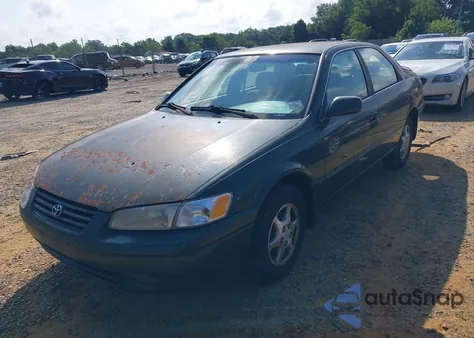 1999 Toyota Camry Ce/Le/Xle z USA, uszkodzony, nr VIN 4T1BG22K6XU523763